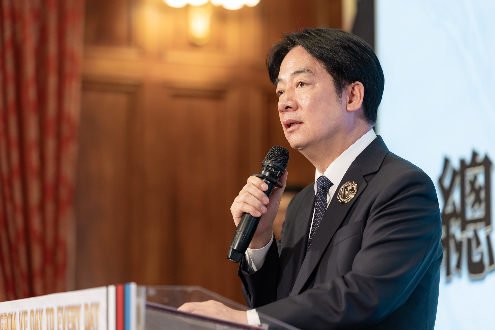 在5月8日台灣官方紀念歐戰勝利80週年的活動中，賴清德以總統身分致辭時將80年前的那場戰爭視為自由之戰。(圖：總統府)