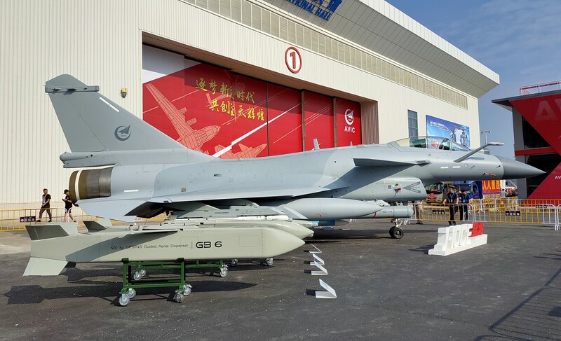 圖為2024年珠海航展展出的殲-10(J-10CE)戰機。(圖：中央社)