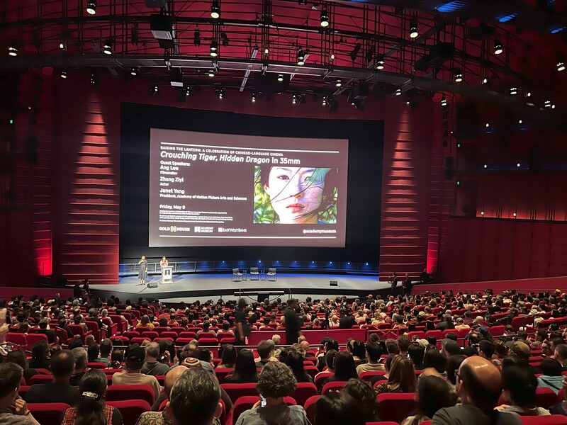 洛杉磯奧斯卡博物館9日放映台灣導演李安作品「臥虎藏龍」，李安與美國影藝學院主席楊燕子、影星章子怡出席座談。 (圖：中央社)