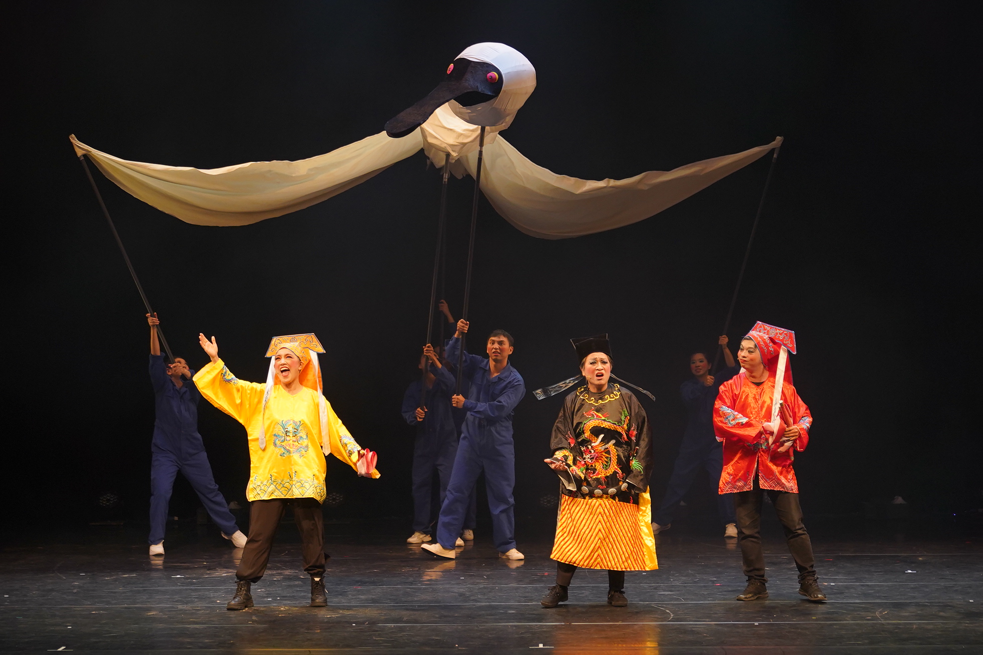 紙風車屏東團第二期學員展成果，用戲劇描繪屏東生活風景。(紙風車提供)