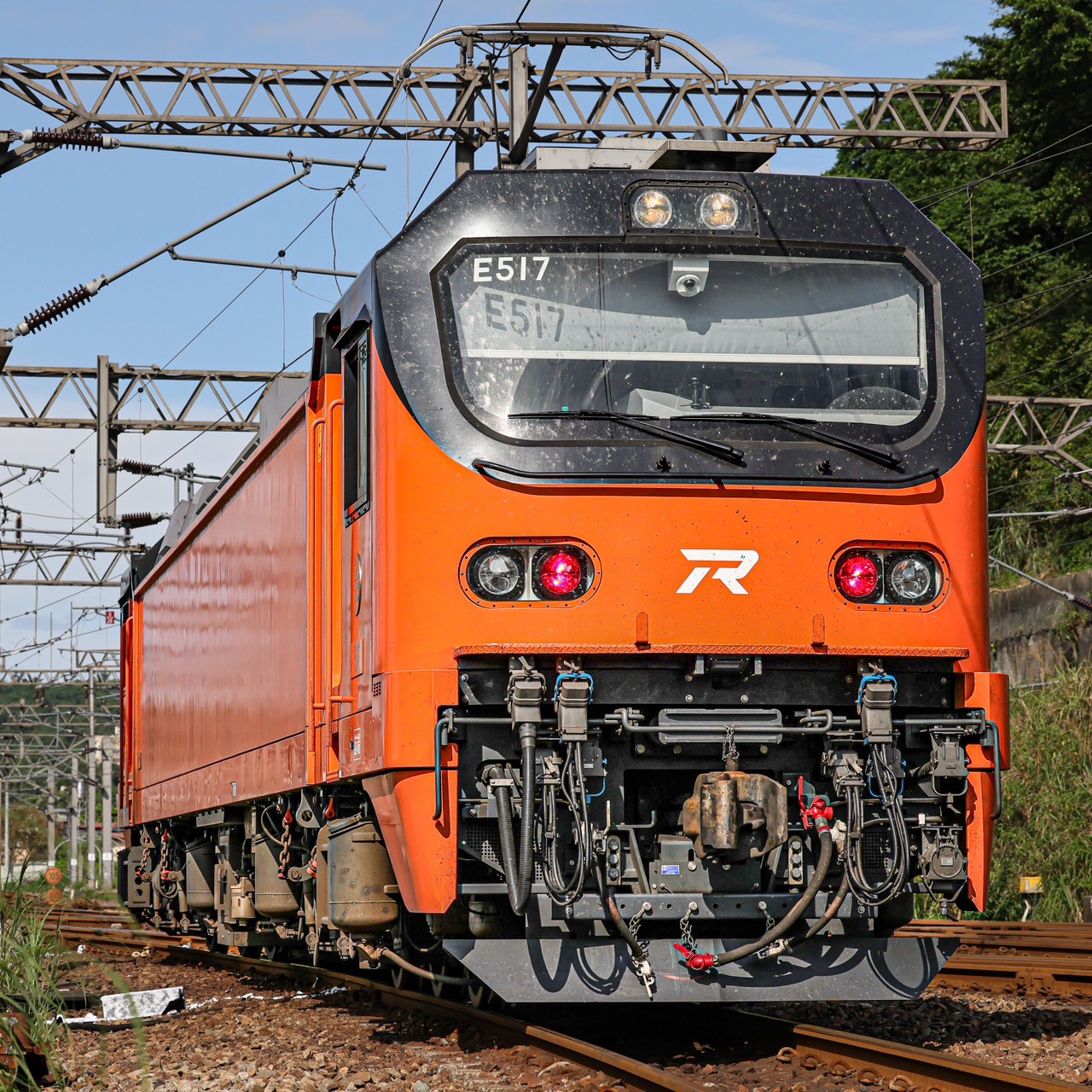 台鐵全新購置的E500型電力機車，目前已有20輛陸續上線，主要用於汰換老舊機車頭。(台鐵公司提供)