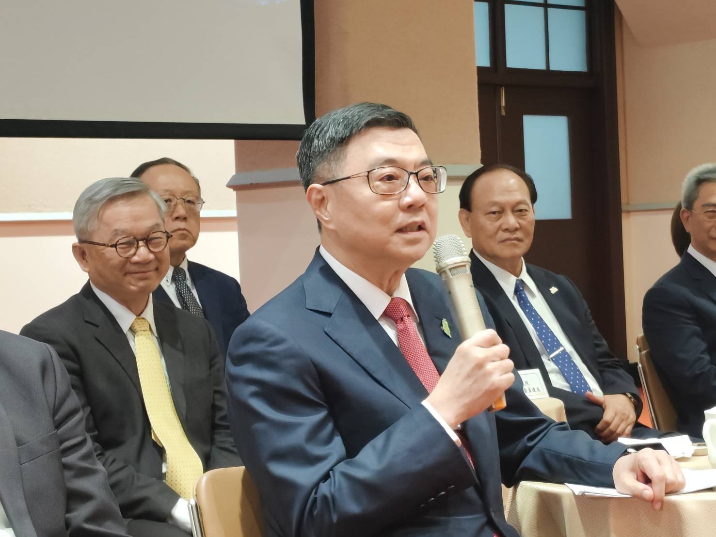 行政院長卓榮泰表示，核三廠是否延役或重啟須要完備程序，時間難以估計。(王韋婷攝)