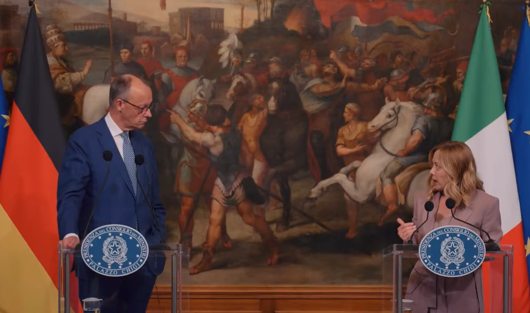 德國總理梅爾茨(Friedrich Merz)(左)和義大利總理梅洛尼(Giorgia Meloni)(右)17日在一場會談後發表聯合聲明。(YT@GiorgiaMeloniOfficial