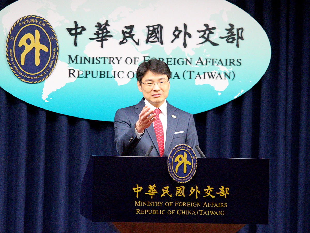 外交部發言人蕭光偉20日回應日本媒體詢問時表示，對廣島打算邀請台灣出席原爆80週年和平紀念典禮樂觀其成，對長崎市說不會邀請表示遺憾 (央廣記者王照坤 攝)