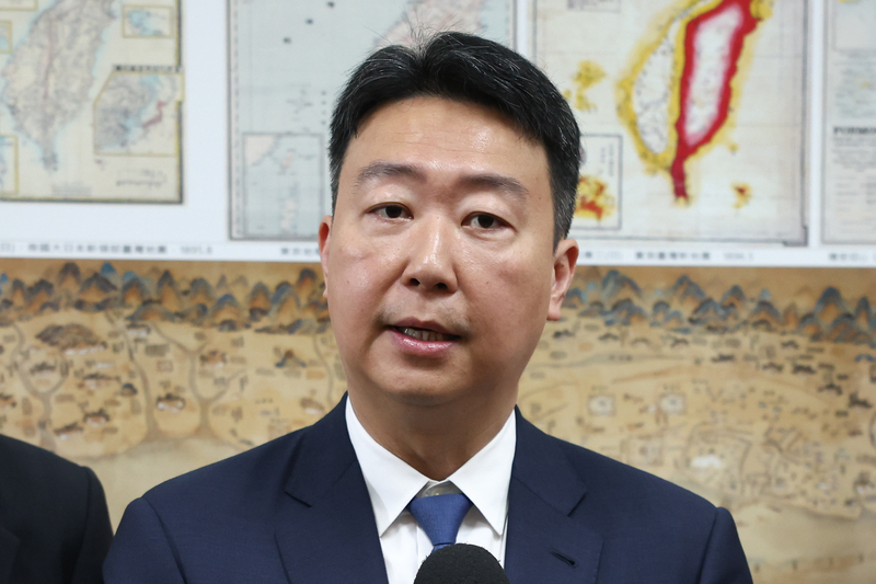 三峽嚴重車禍讓高齡駕駛議題成近日焦點。圖為交通部長陳世凱21日在立法院受訪。(圖：中央社)
