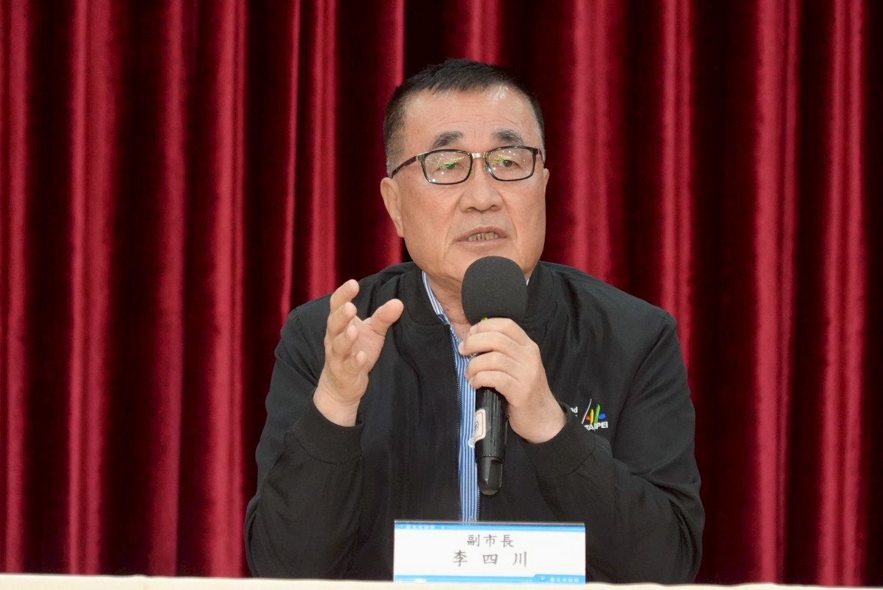 台北市副市長李四川說明輝達台灣總部落腳北投士林相關事宜。(北市府提供)