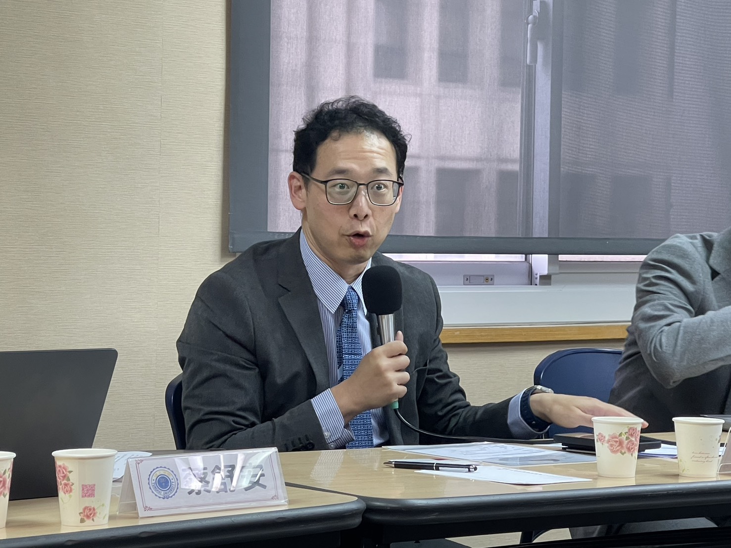 美國聖湯瑪斯大學(University of St Thomas)政治系教授葉耀元表示，川普對中關稅貿易戰施加過猛，中國可能試圖轉移焦點，台灣有可能成為對外軍事動作的首選標的。(鄭佑漢攝)