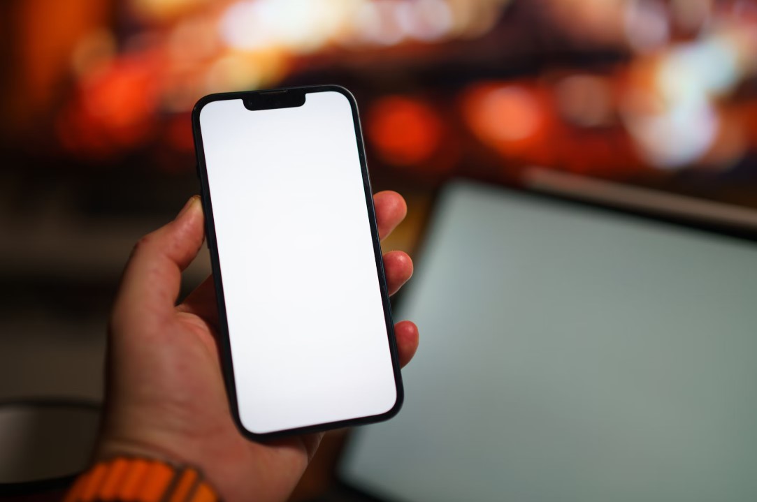 教育部日前公告「高級中等以下學校學生攜帶行動載具到校管理原則」草案。(示意圖/Unsplash)