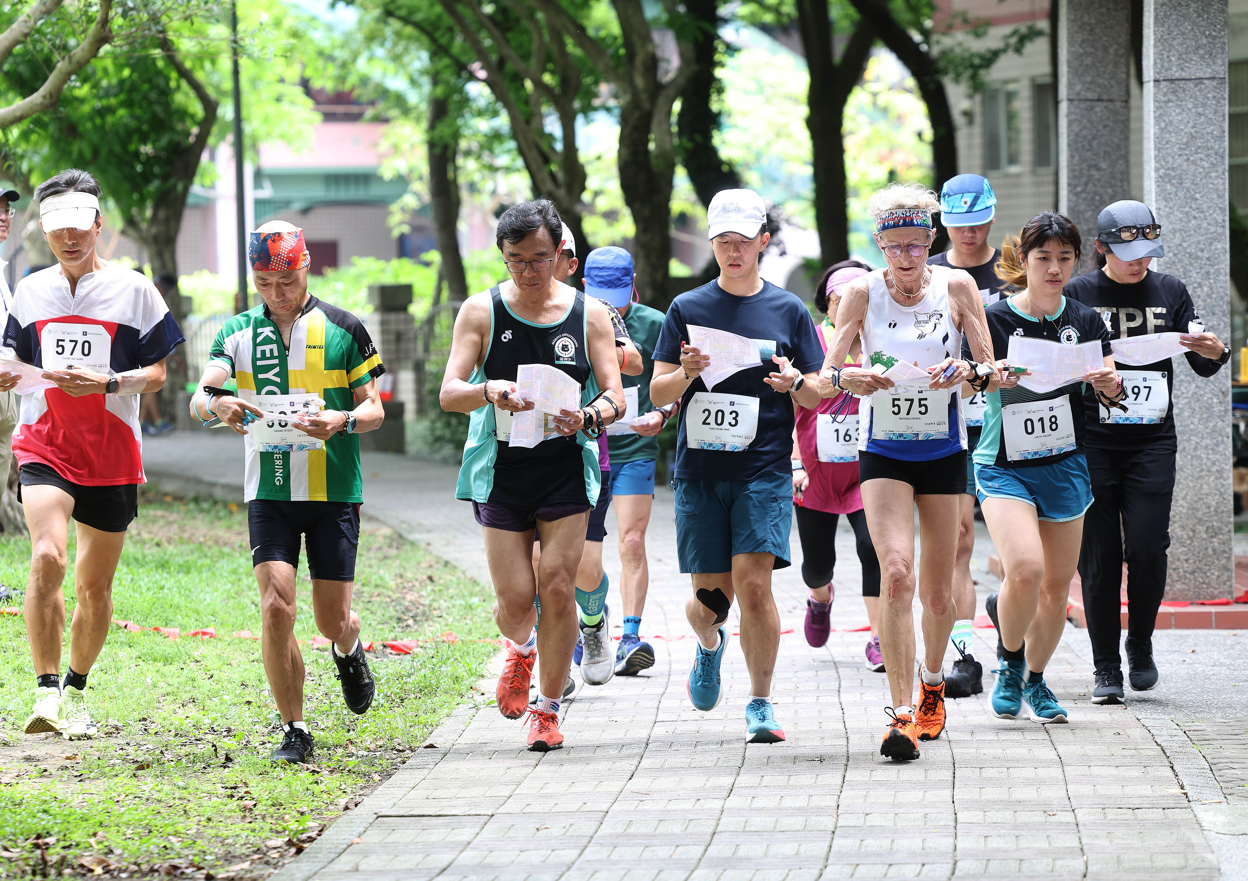 2025雙北世界壯年運動會定向越野項目22日在國父紀念館正式登場，吸引超過500位來自國內外的選手參賽。(世壯運執委會提供)
