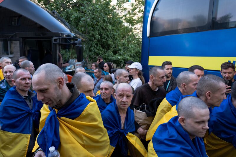 俄羅斯與烏克蘭24日分別交換307名被俘軍人。(圖：中央社)