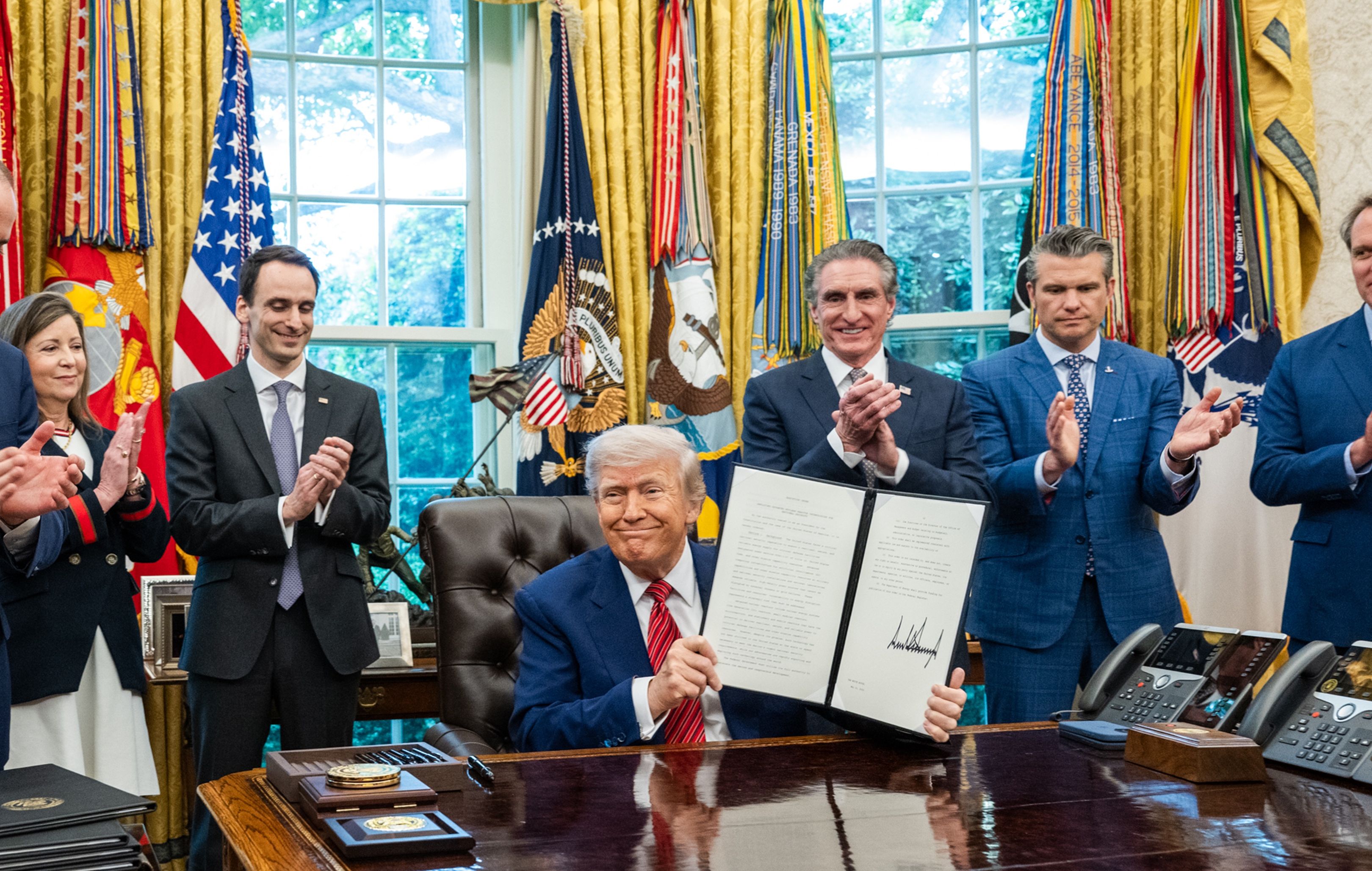 美國總統川普23日簽署行政命令，擴大發展美國核能。 (圖:@WhiteHouse)