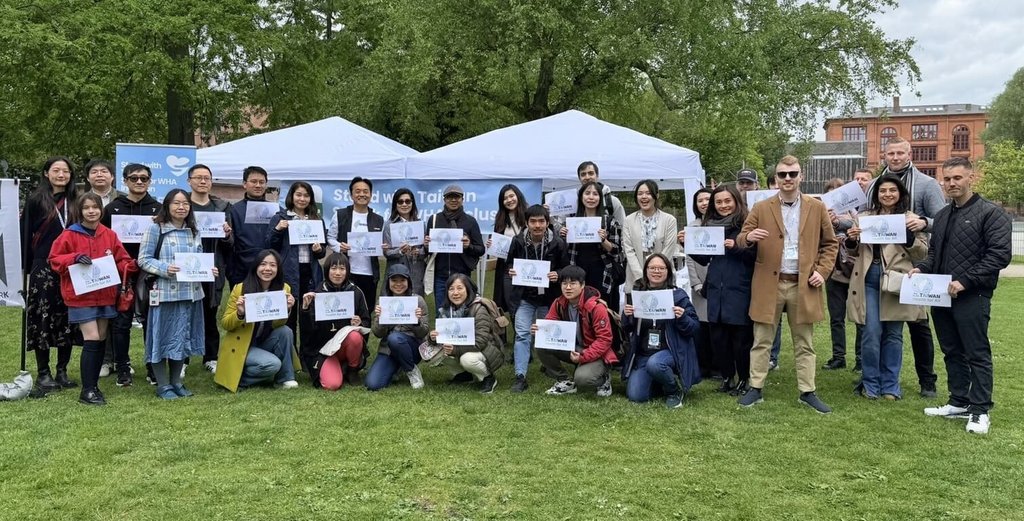 丹麥台灣商會在哥本哈根舉辦挺台灣參與WHA的活動，希望透過這些為台灣發聲的行動，希望能引起丹麥社會的關注。圖為與會者大合照。(駐丹麥辦事處提供)(圖：中央社)