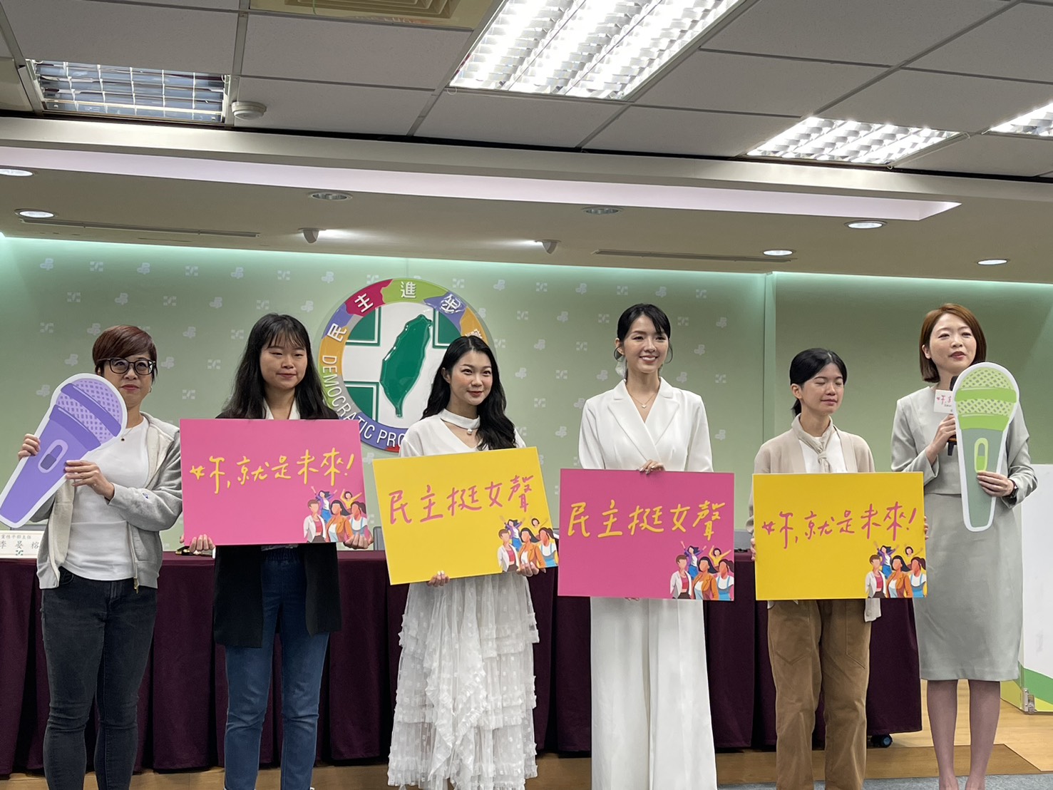 民進黨性別平等部26日舉辦「妳，就是未來：女性政治影響力培力營」第2屆活動記者會。(鄭佑漢攝)