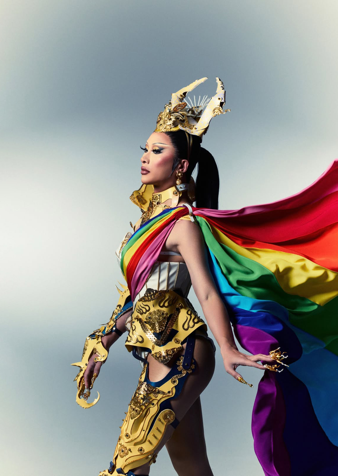 變裝皇后冠軍妮妃雅將於5月30日世壯運閉幕典禮上，和一群變裝皇后高高舉起彩虹旗，讓世界看見台灣的美、創意與驕傲。(擷取自妮妃雅臉書)