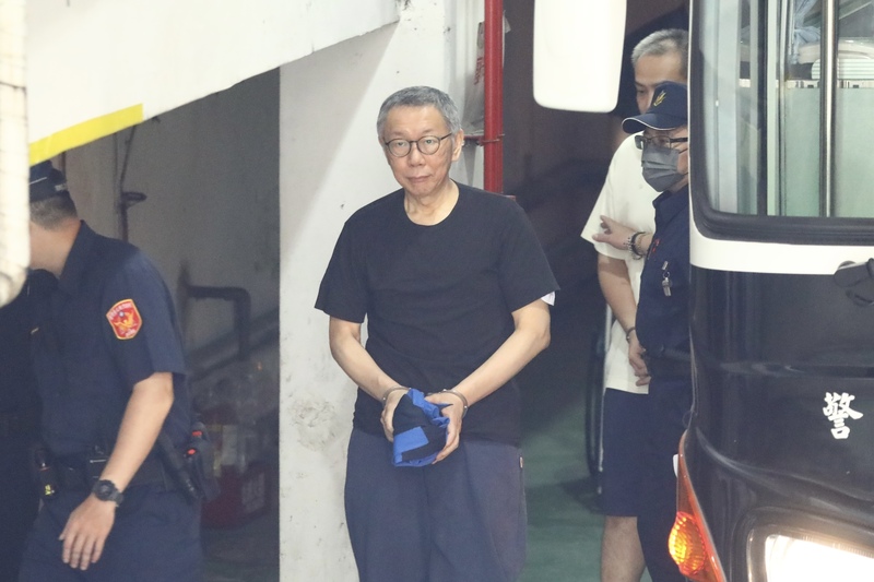台北地方法院27日裁定，柯文哲等4名被告自6月2日起延長羈押2個月，並停止接見、通信。(圖：中央社)