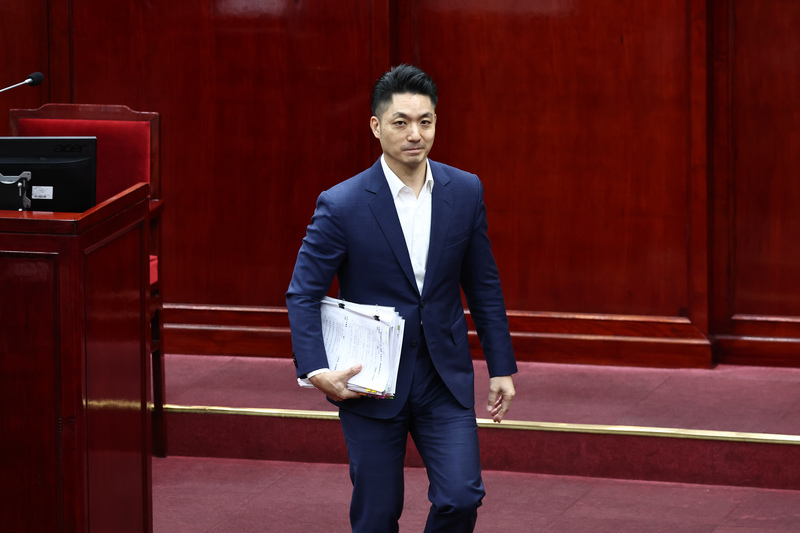 台北市長蔣萬安27日在市議會表示，中央行政院統刪給各縣市約25%的一般性補助款，此舉已違反財劃法規定，嚴重影響北市各項建設，北市府本週就會提出訴願，將循行政訴訟途徑，為市民爭取應有權益。 (圖：中央社)