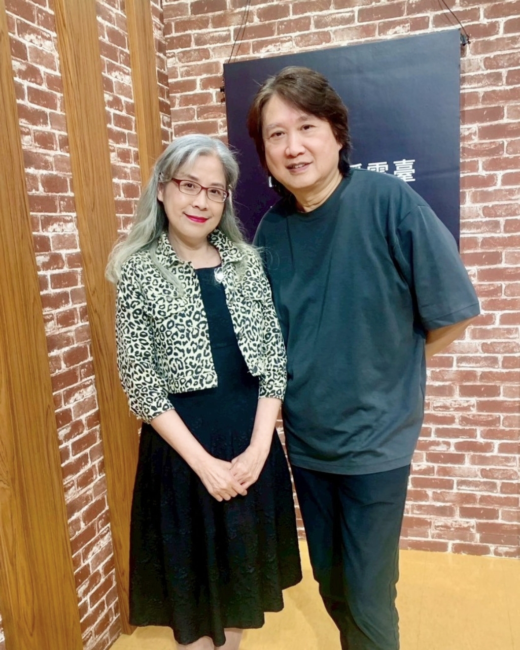 Voice to the world 節目主持資深音樂人介文，專訪資深音樂人、民歌手、製作人周治平。