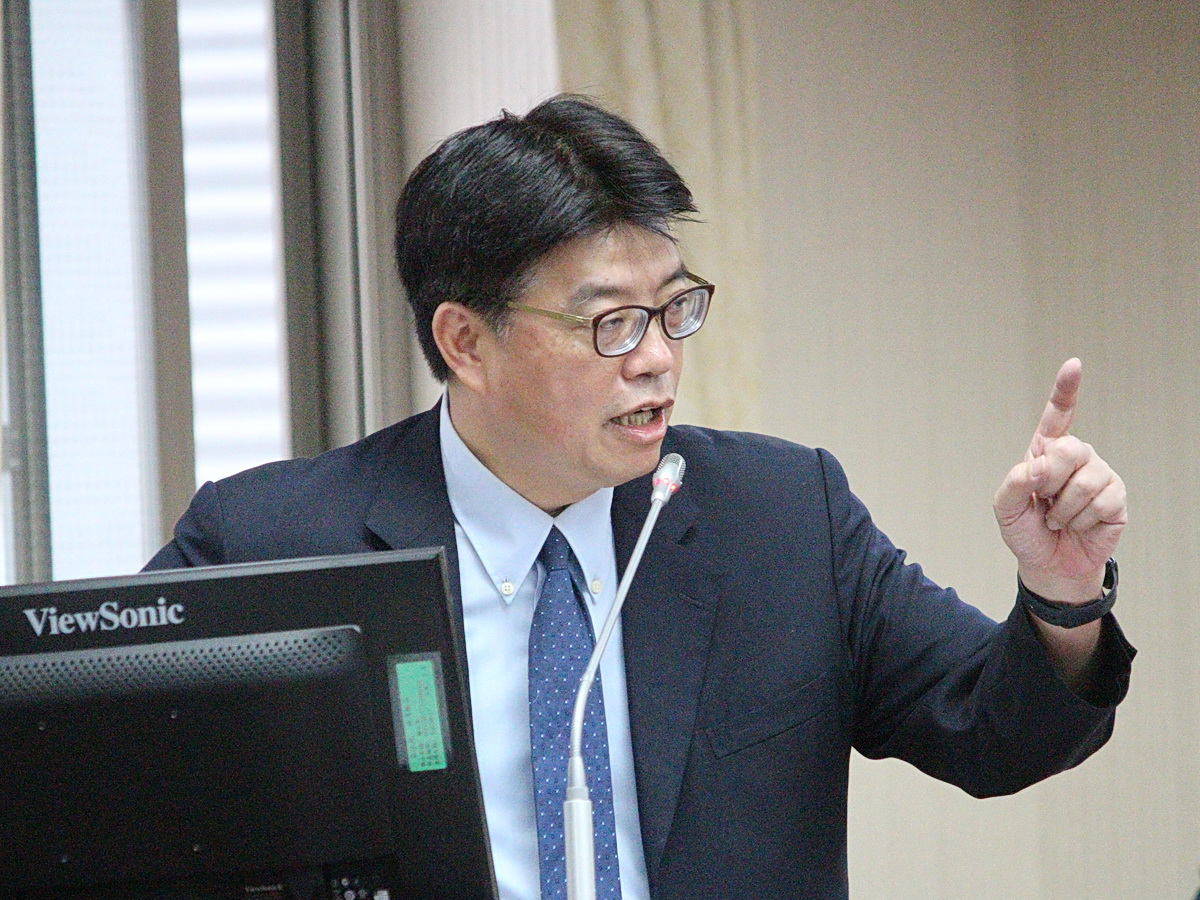 陸委會主委邱垂正29日在立法院表示，支持執政黨立委所提的兩岸條例修法方向，而陸委會也將提出政院版本修正草案 (央廣記者王照坤 攝)