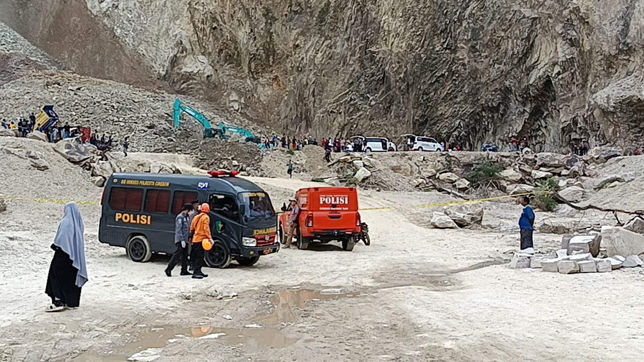 印尼西爪哇省採石場岩石坍塌。(圖：X平台)