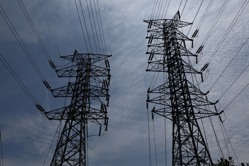 立法院會今天(3日)表決通過台中電廠要在2028年完成無煤中火目標。經濟部晚間回應仍以穩定供電作為首要考量。(示意圖：中央社)