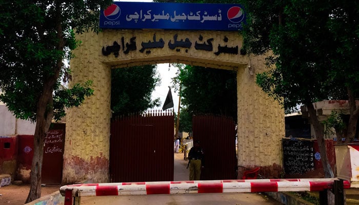 巴基斯坦喀拉蚩監獄發生超過100名囚犯逃獄事件，並有至少1 人在槍戰中喪命。(X@KabulFrontline)