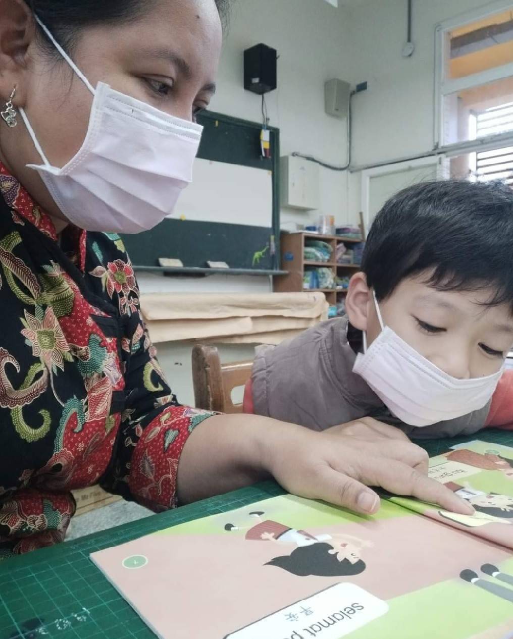 黎艾蜜也是印尼語的母語老師