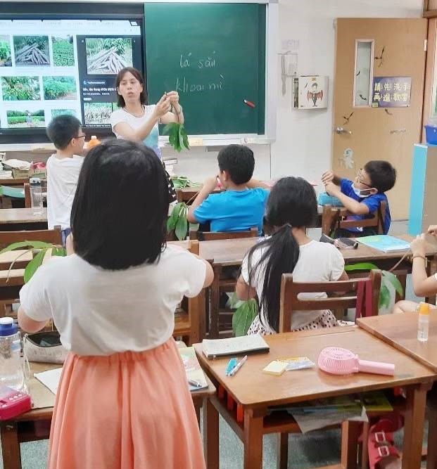 武美君擔任越南語師資五年了，仍樂此不疲！