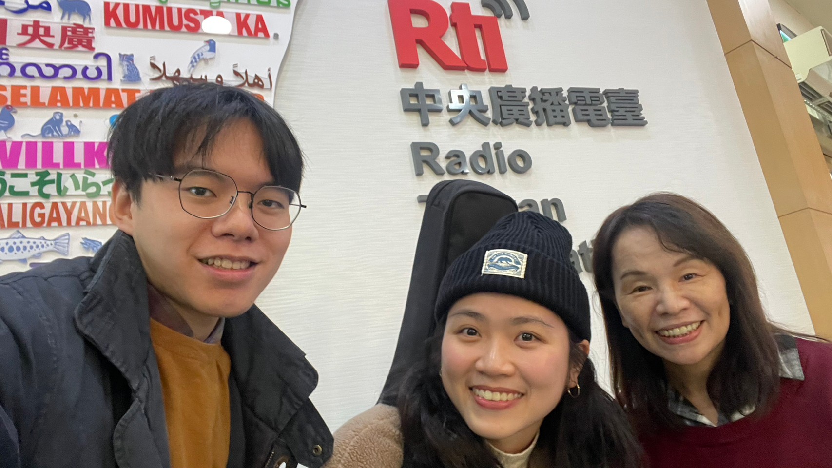 馬來西亞僑生潘悅勤介紹馬來西亞年俗、分享歌曲