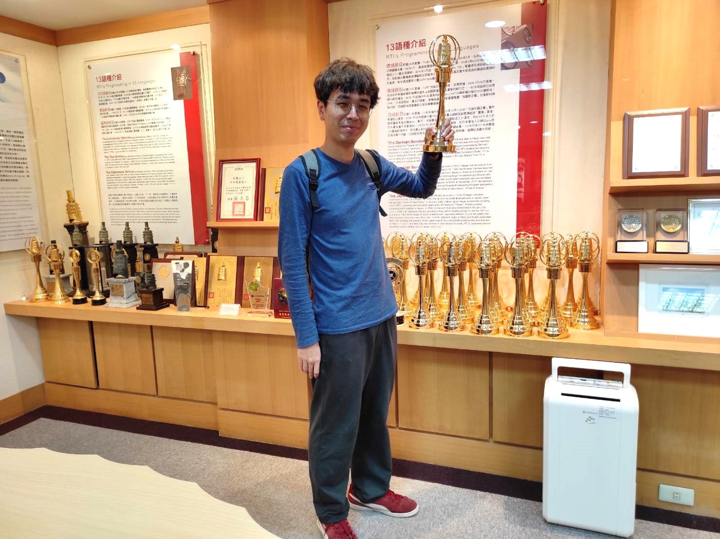 有朋自遠方來不亦樂乎，掌聲歡迎資深聽友李隽