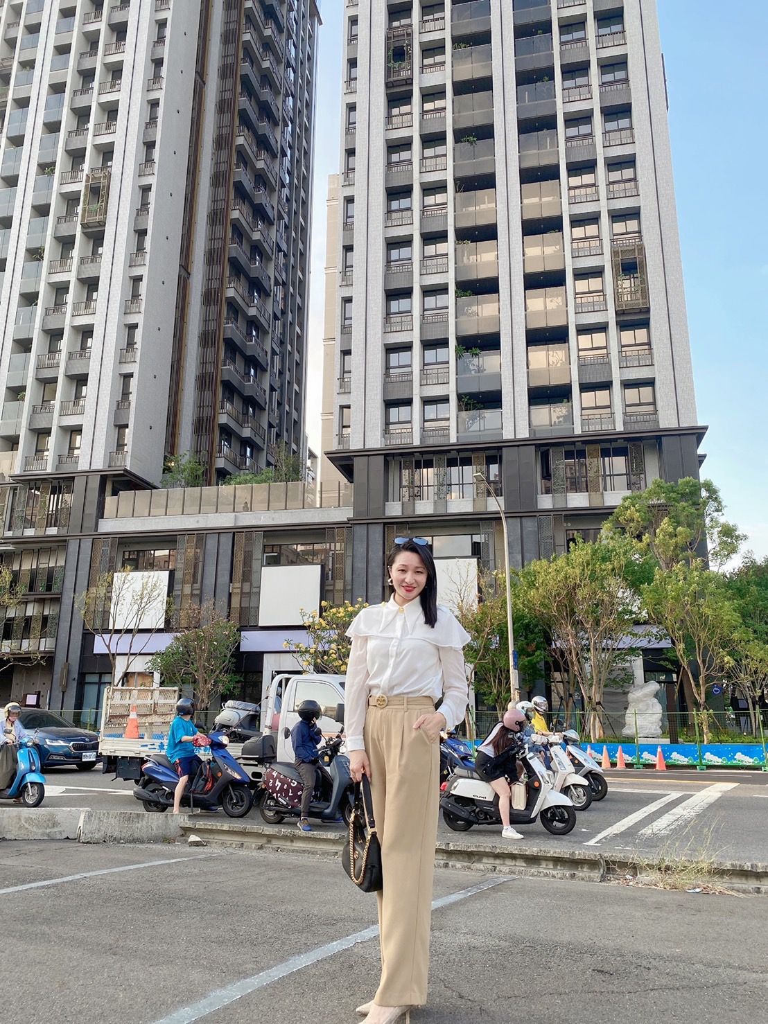 努力工作,黃芬芬內外皆美