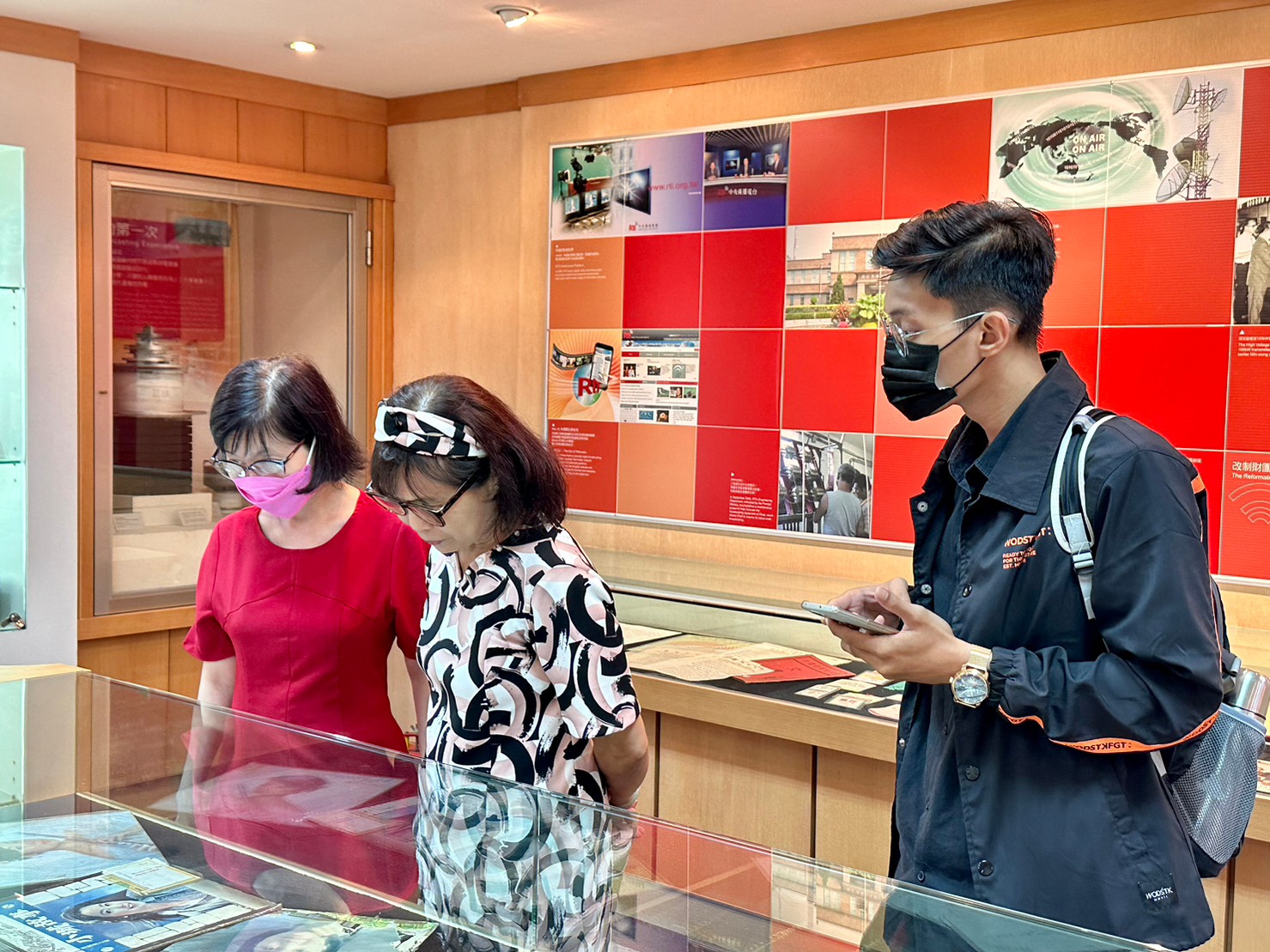 央廣資深聽友朱海蓉朱美霞姐妹花到訪，從空中到電台，好奇妙的緣份！