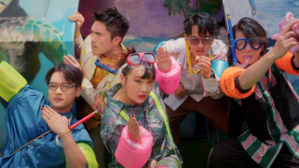 公主、小女孩與女神龍，都在人海漂流