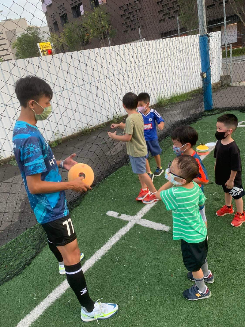 阿澂教班的幼兒足球