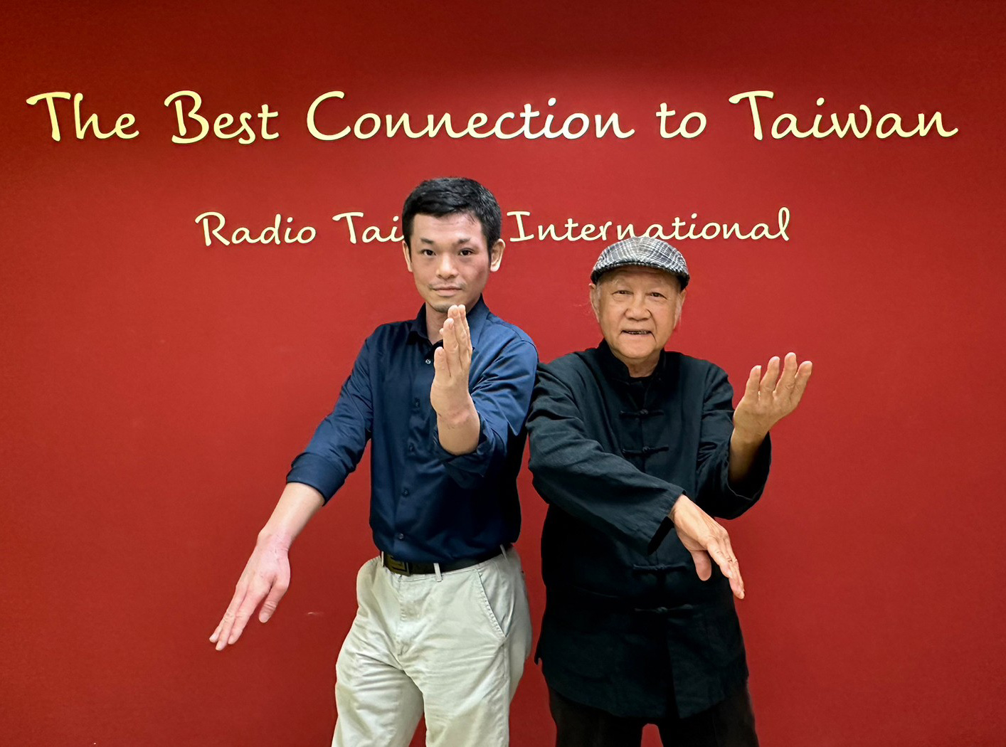 盧文錦師父（右）現場示範