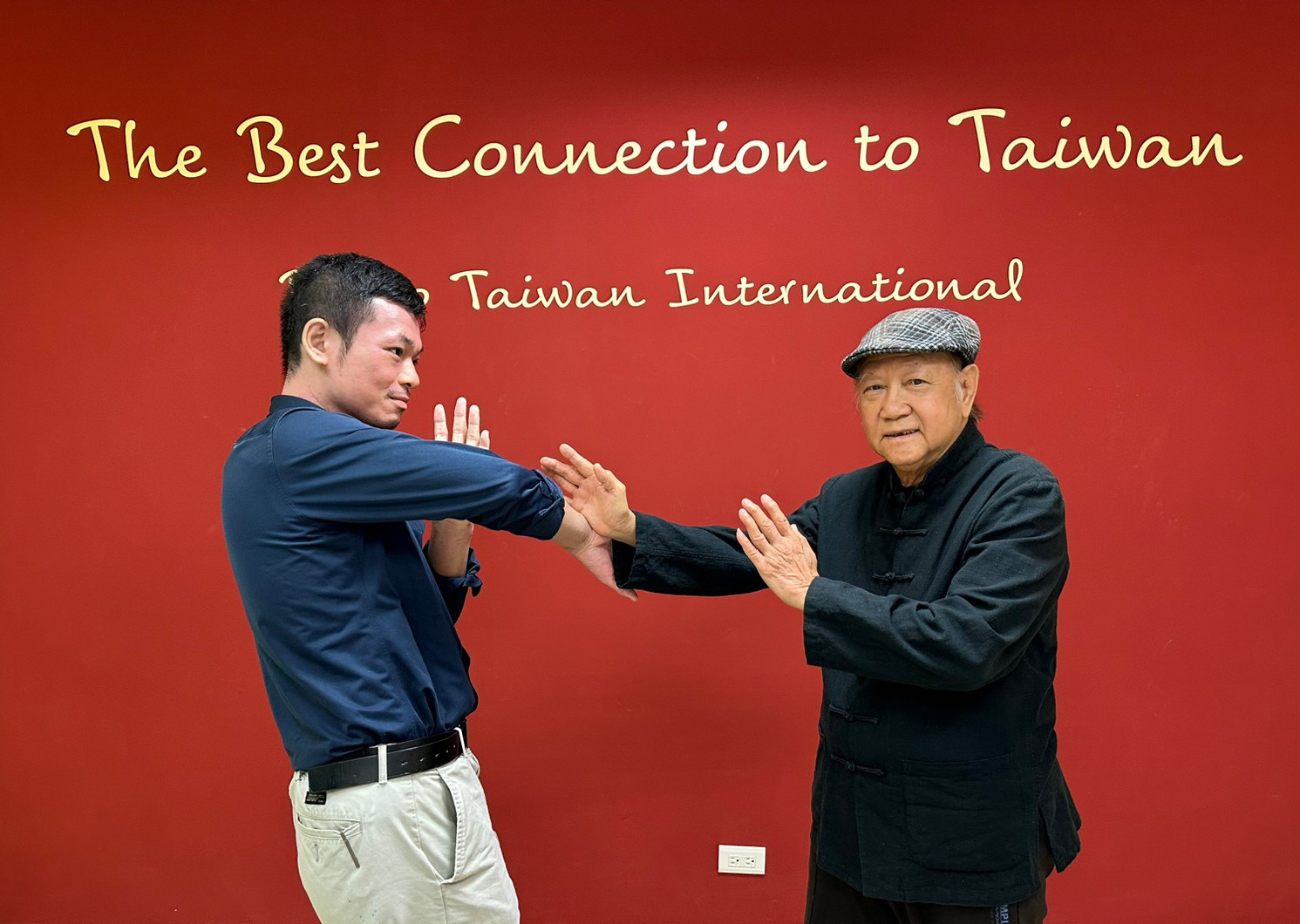 盧文錦師父（右）現場示範