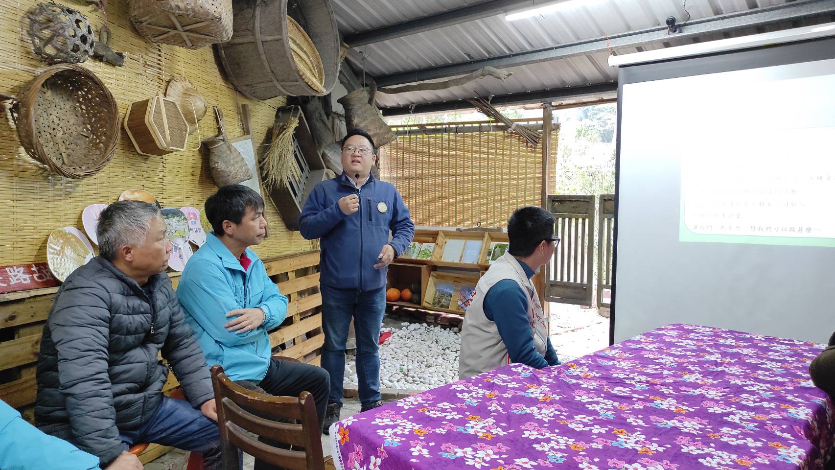 計畫主持人傅元熾說明計畫重點之一，活化在地空間，留住年輕人