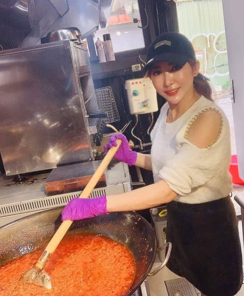 由美容業轉戰美食業，辣妹子以客為尊