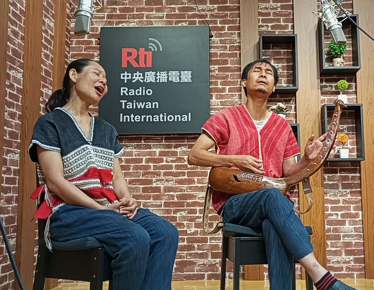 克倫族人的美妙音樂提醒了什麼：泰國樂手Ajan Chi 專訪  What the beautiful music of the Karen people reminds us episode artwork
