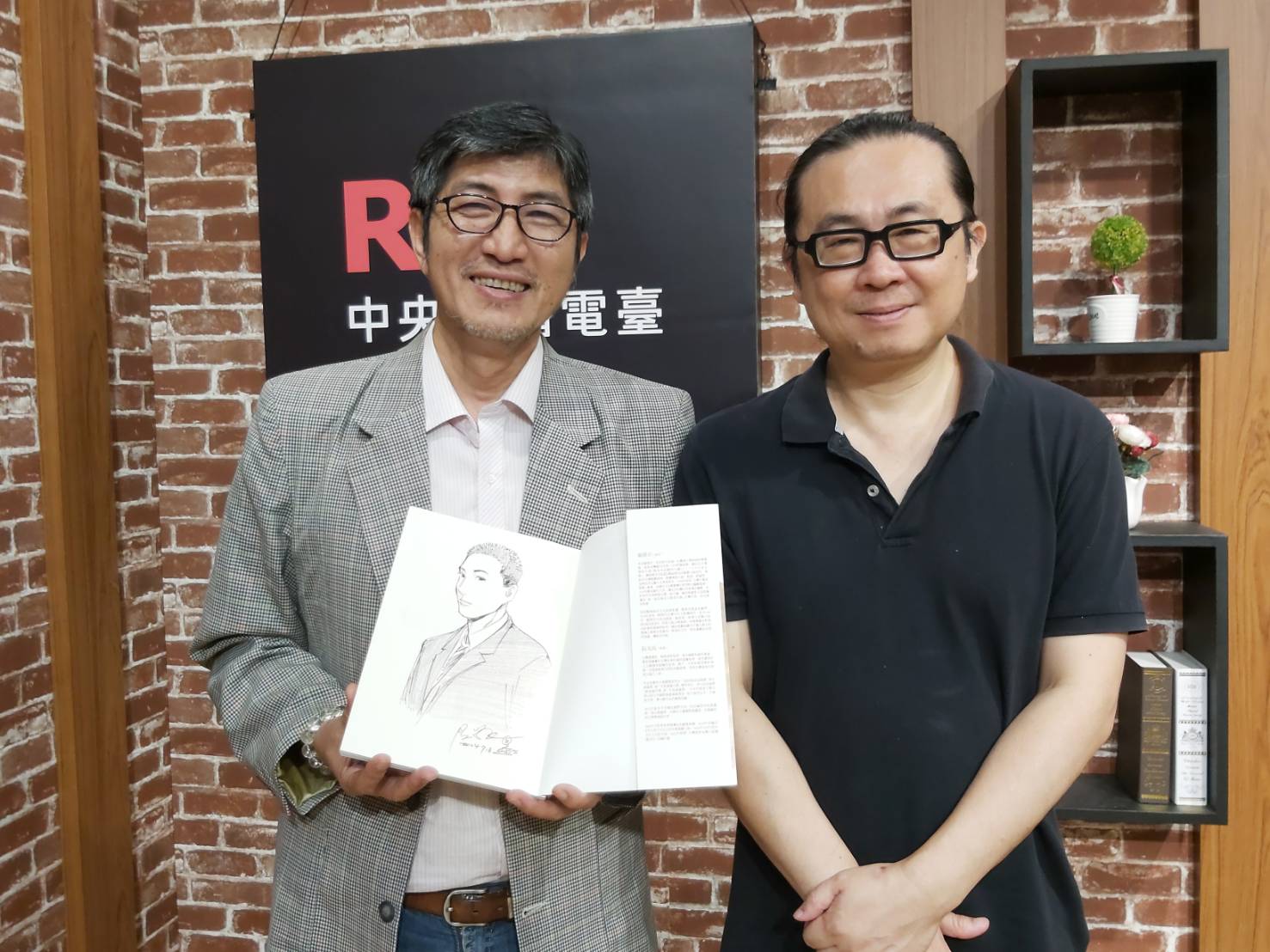 賦予台灣經典作品新面貌/專訪漫畫家阮光民談《植有木瓜的小鎮》的背後-節目-Rti 中央廣播電臺