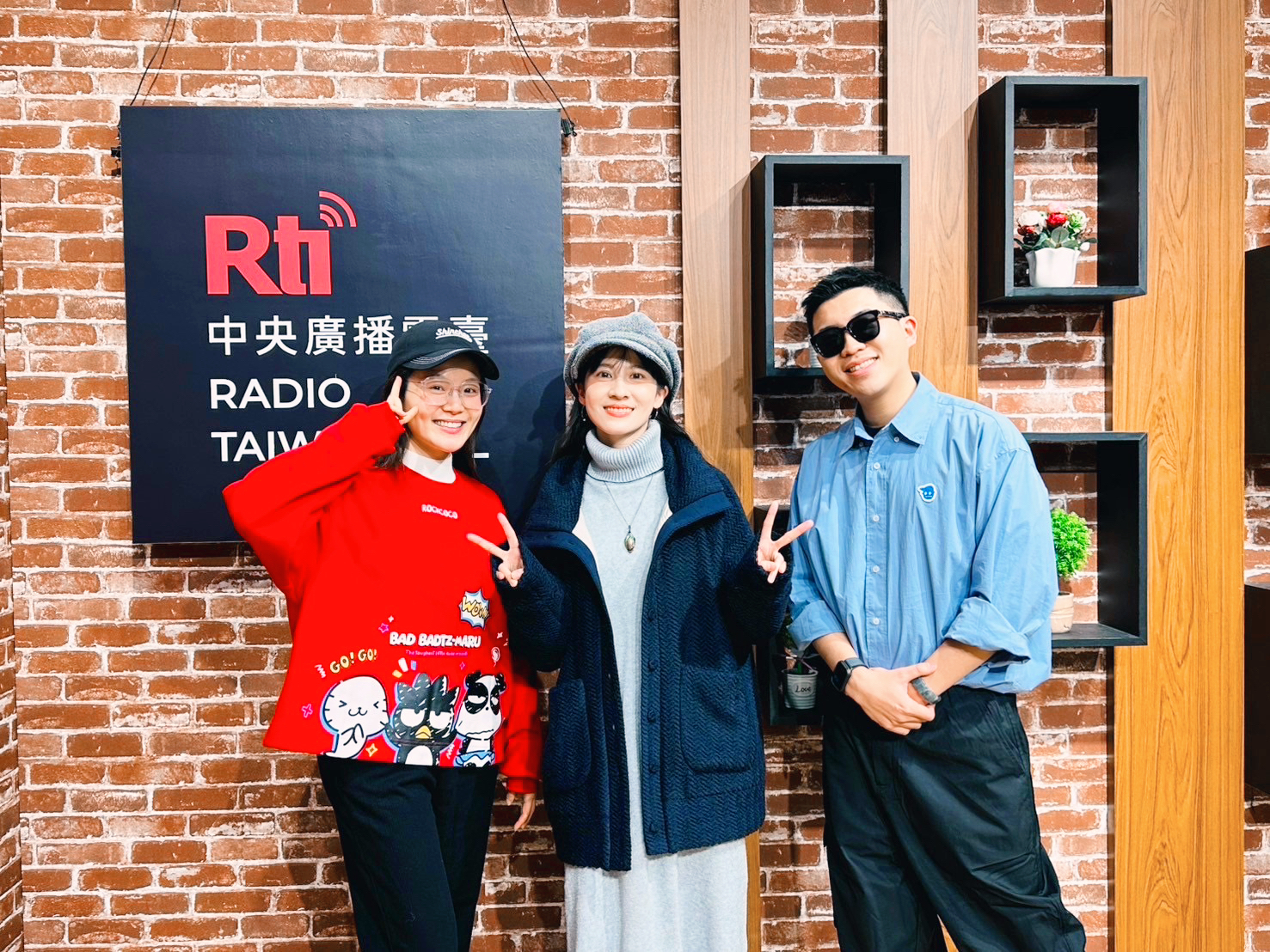 左至右：小黎、俞涵、內克