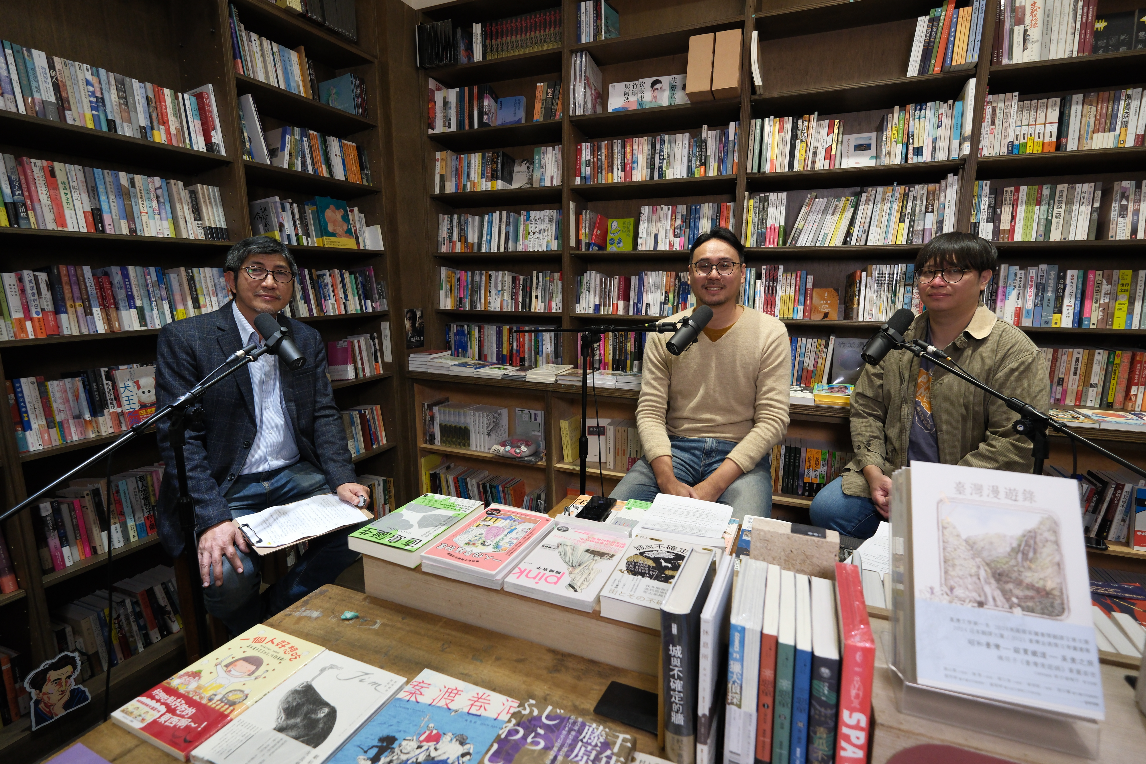 在台灣南北各自耕耘的兩位書店人，對數位時代的書店體驗有許多突破框架的想像。