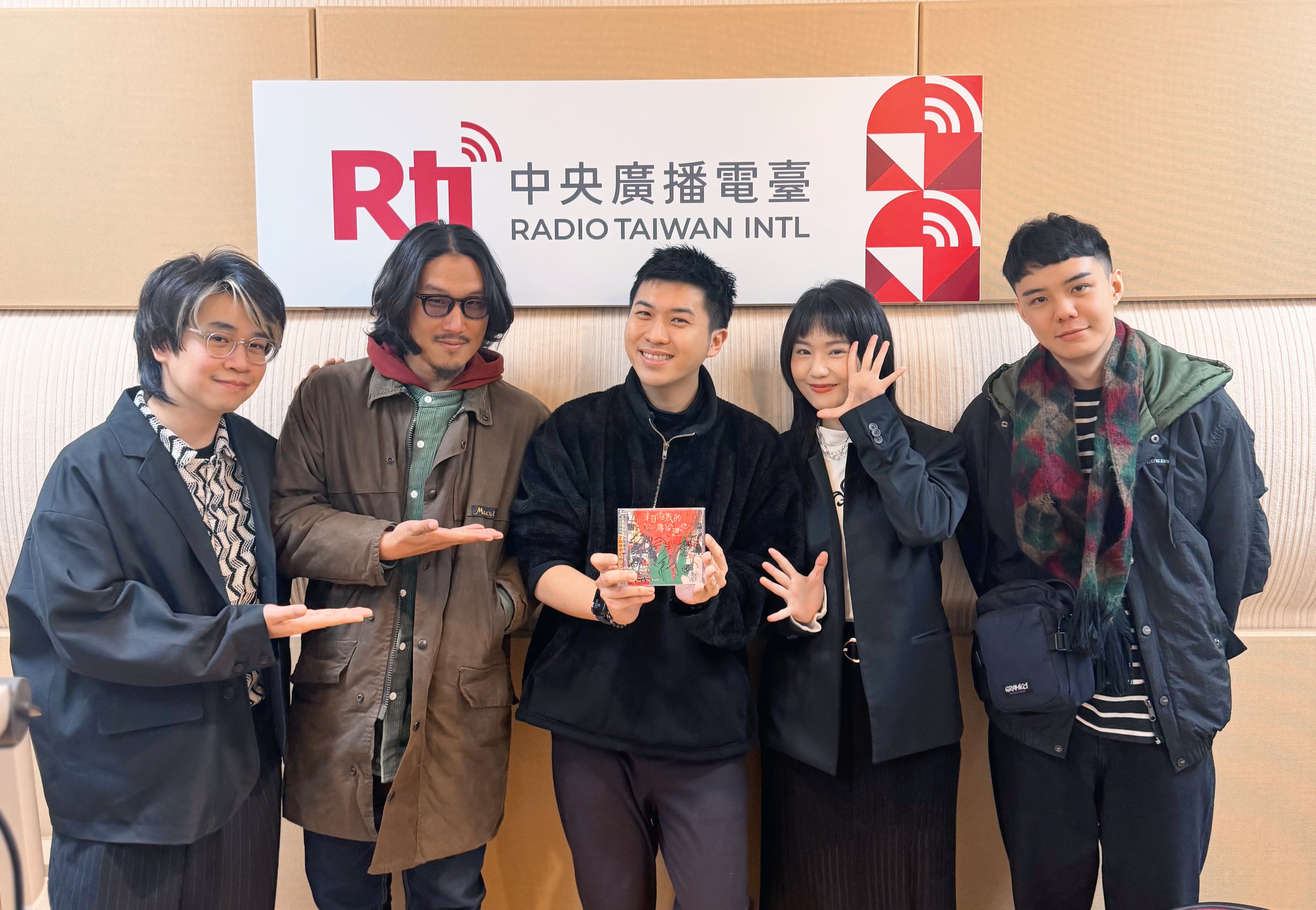 主持人內克與來賓庸俗救星