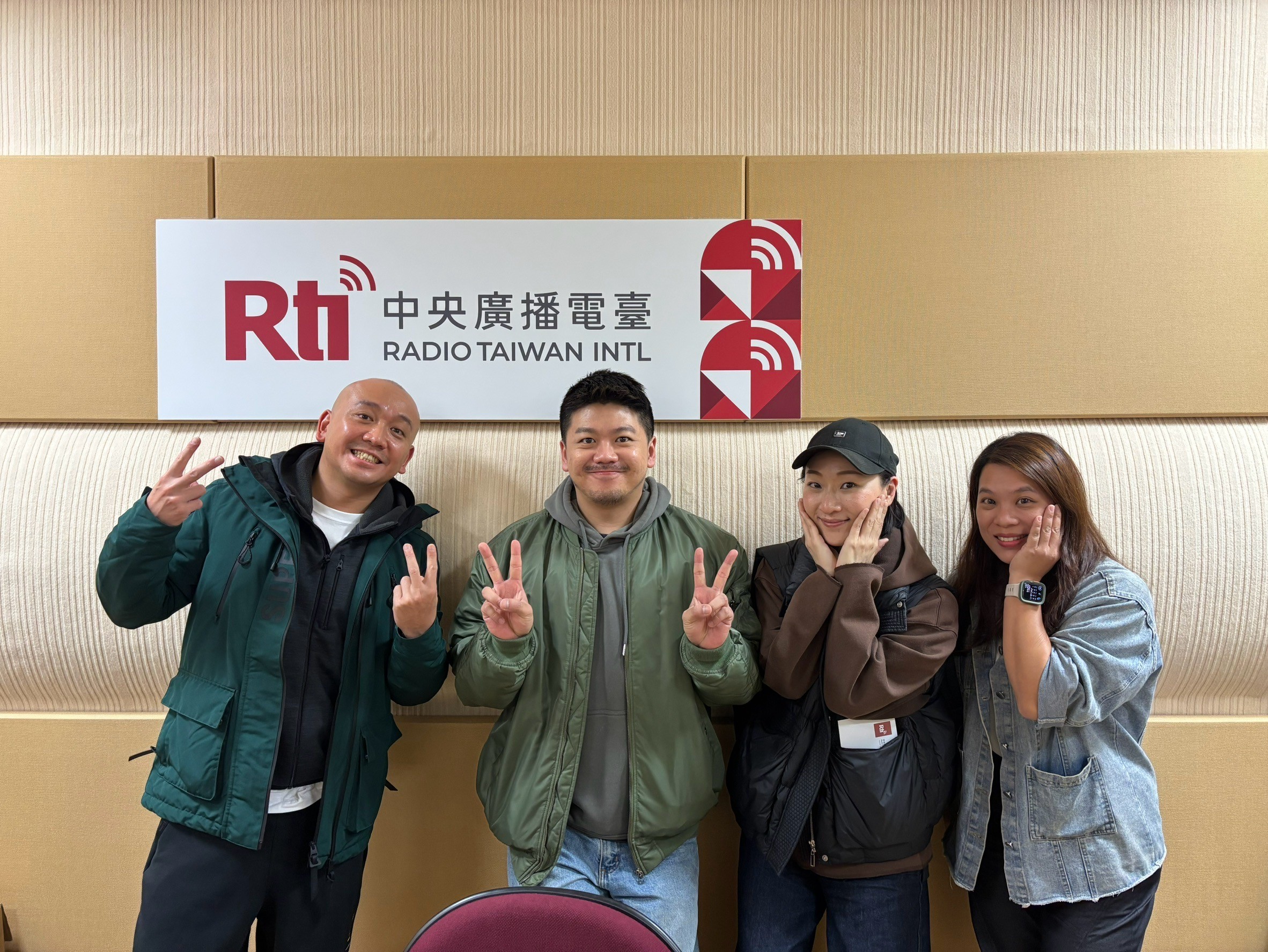 左至右：POLO、慶女(廖原慶)、善嵐(梁皓嵐)、柚子