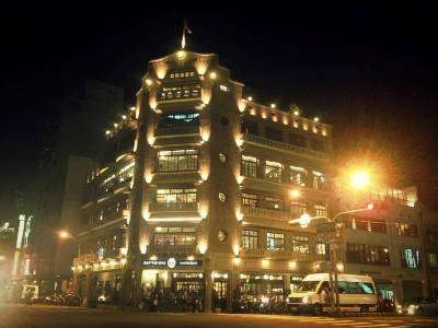 今時今日的林百貨夜景美不勝收