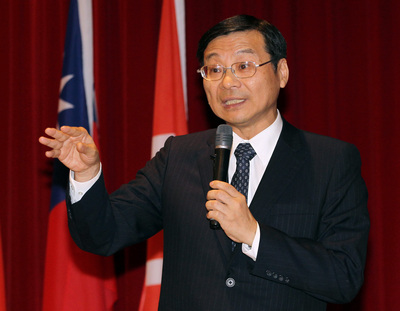 曾銘宗：金融獲利回饋弱勢學生