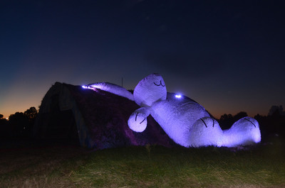 月兔入夜 猶如愛麗絲夢遊仙境