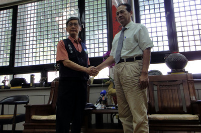 魏國彥訪曹啟鴻 了解廢油管制