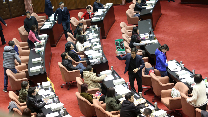 總預算案二讀　立院上演表決大戰