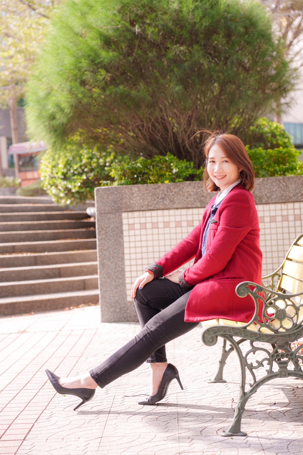 Cô Thu Thơm là chuyên viên Văn phòng Quốc tế trường Đại học Y Nguyên Bội tọa lạc tại Tân Trúc.