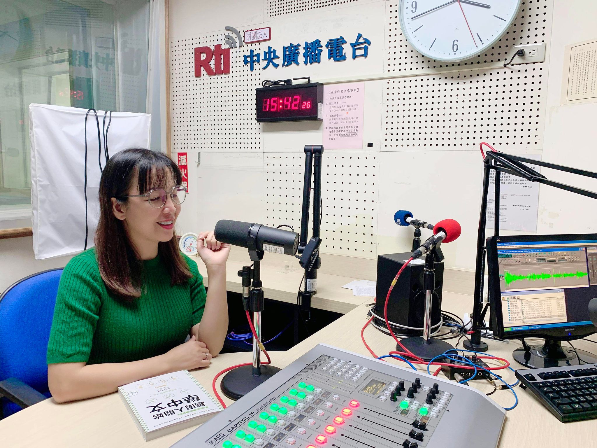 Cô giáo người Việt ra mắt sách học tiếng Hoa (p.2)